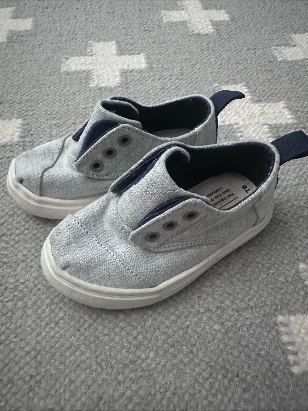 Gray laceless TOMS